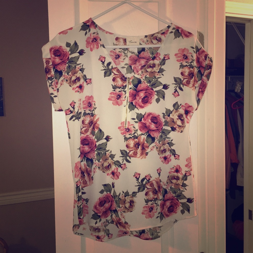 Blouse with flowers